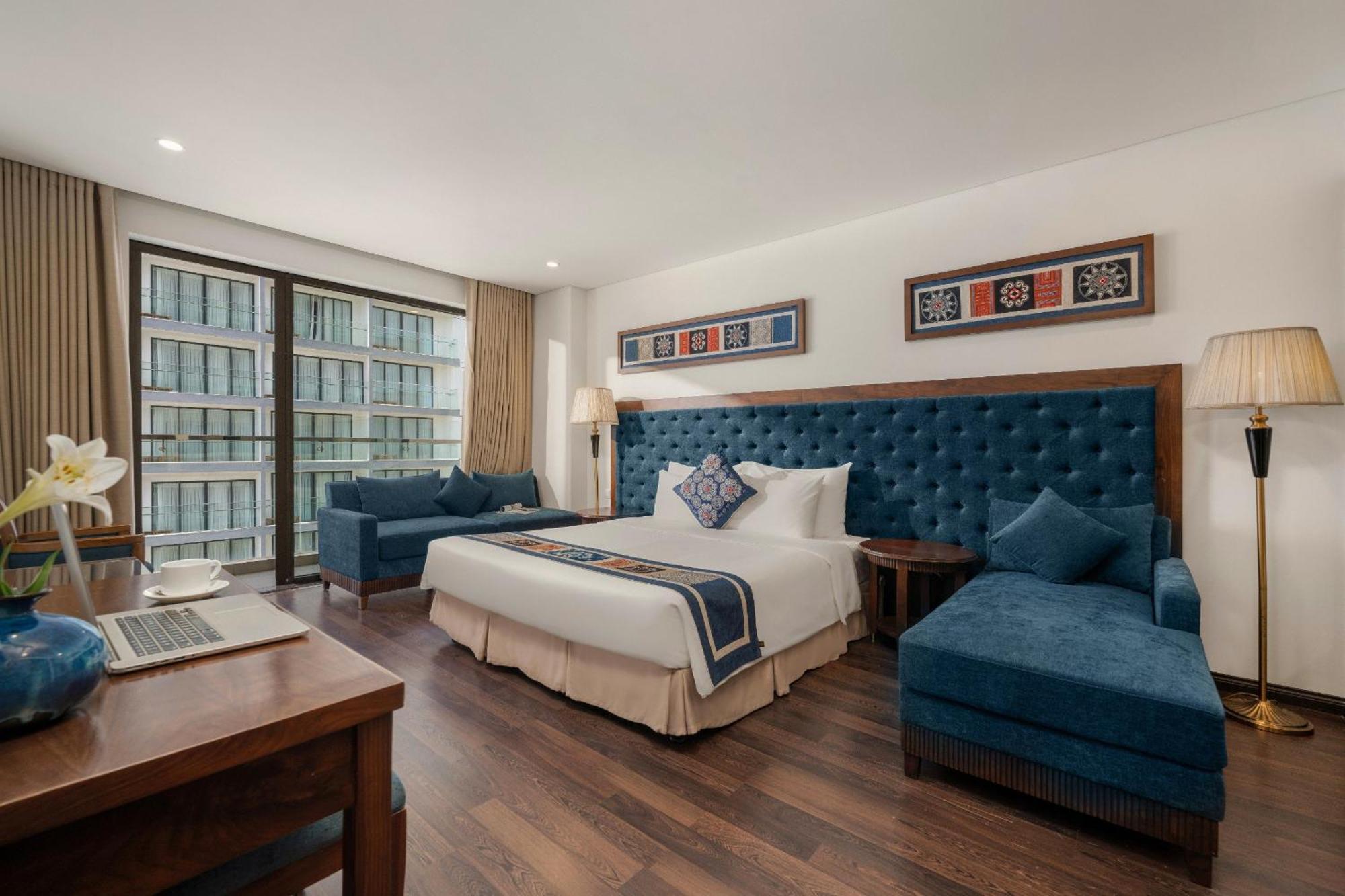Balcona Khách sạn 4*